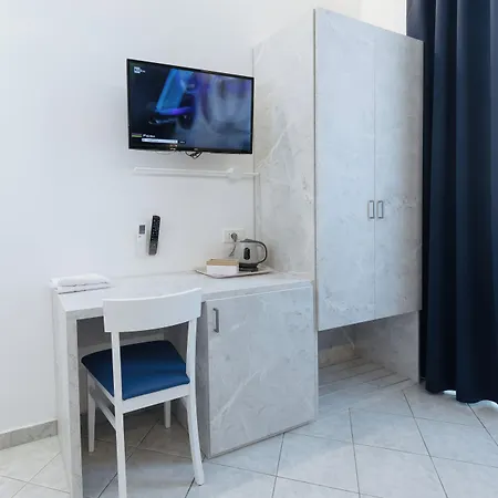 招待所 Elena 圣雷默